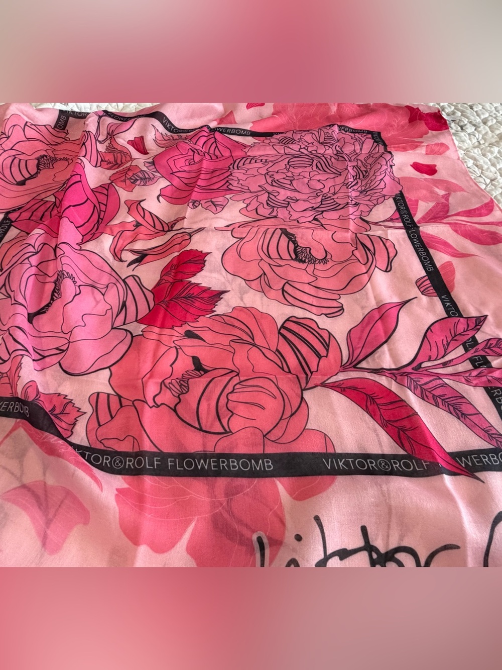 Viktor & Rolf Mini Flowerbomb Gift Set - Light Pink & Black - Picture 3 of 4